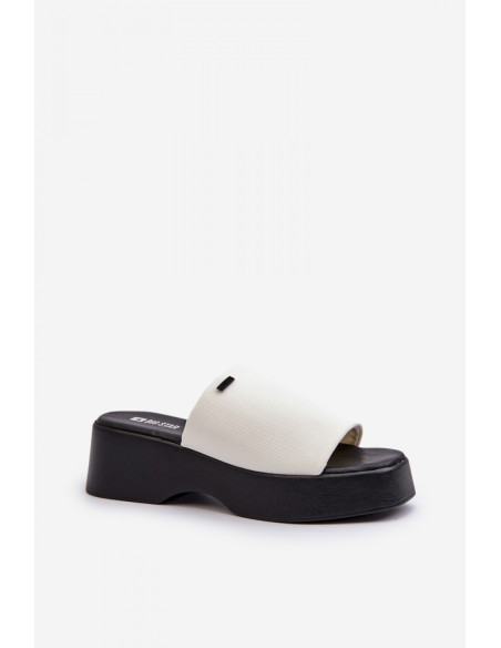 Clacquettes model 195291 Step in style