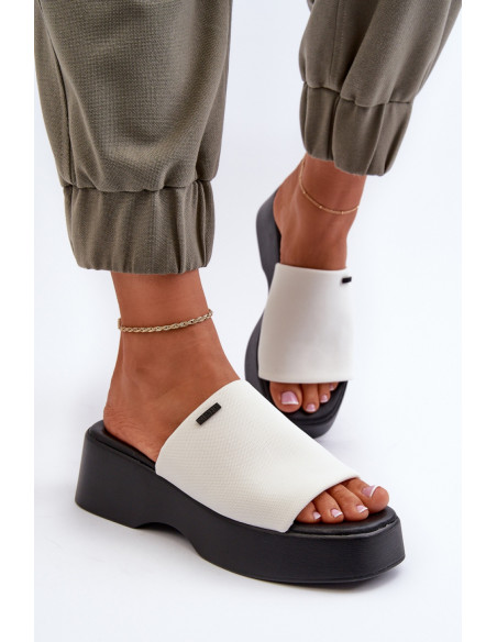 Clacquettes model 195291 Step in style