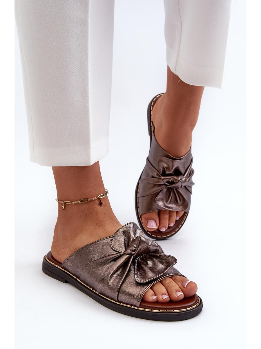 Clacquettes model 196425 Step in style