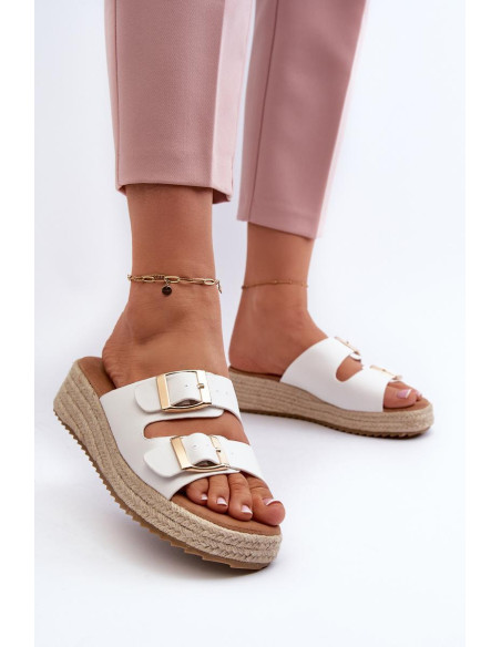 Clacquettes model 197419 Step in style