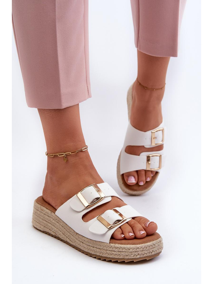Clacquettes model 197419 Step in style
