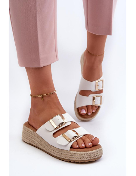 Clacquettes model 197419 Step in style