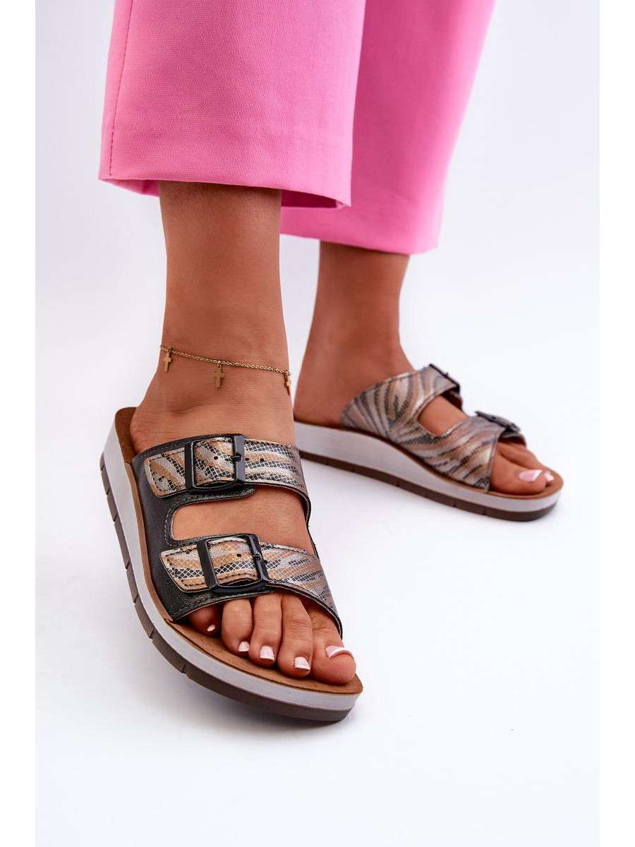 Clacquettes model 198163 Step in style