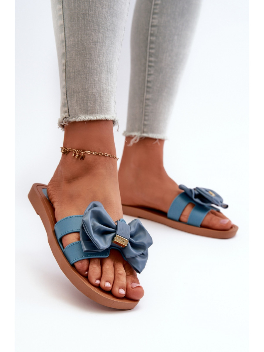 Clacquettes model 198594 Step in style