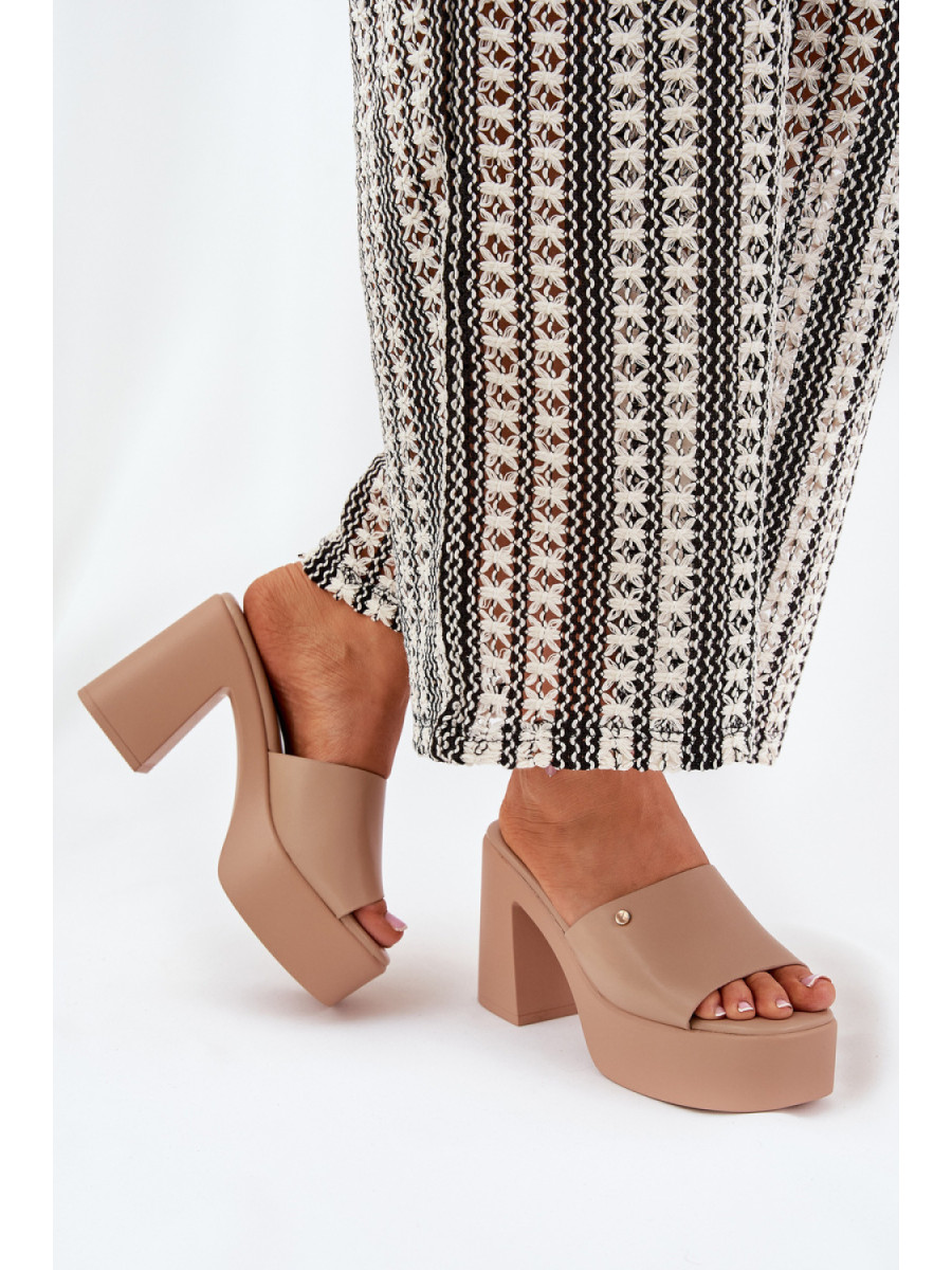 Clacquettes model 209944 Step in style