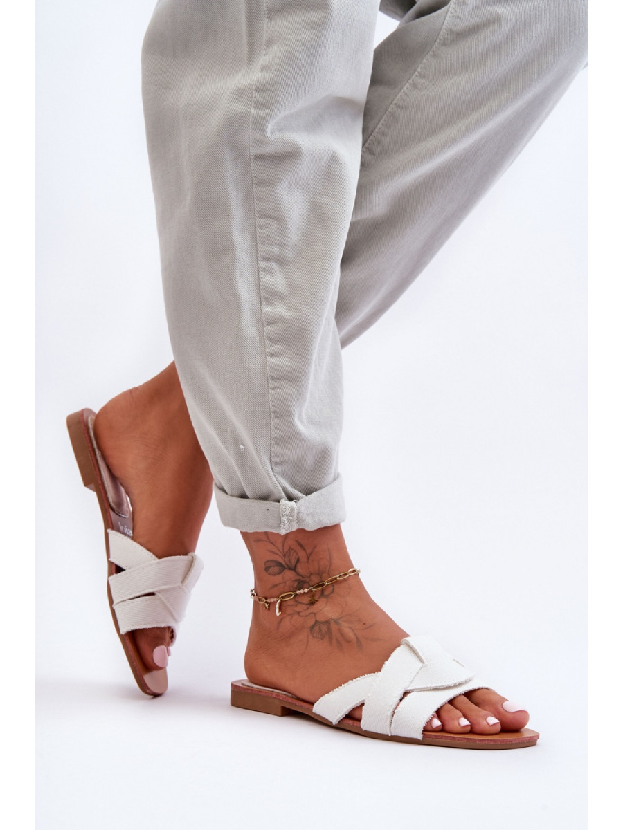 Clacquettes model 183490 Step in style