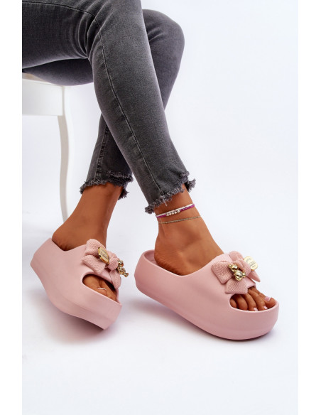 Clacquettes model 194374 Step in style