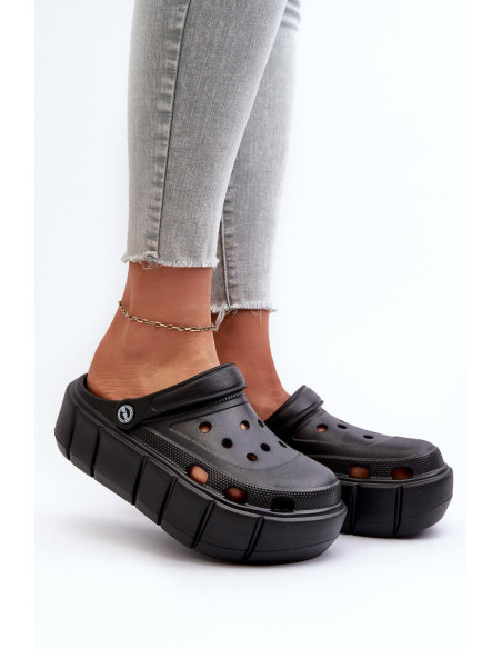 Clacquettes model 197243 Step in style