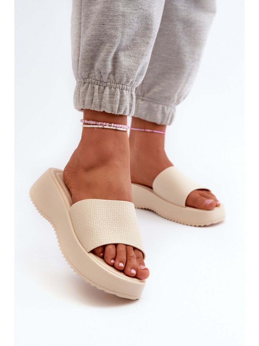 Clacquettes model 198444 Step in style