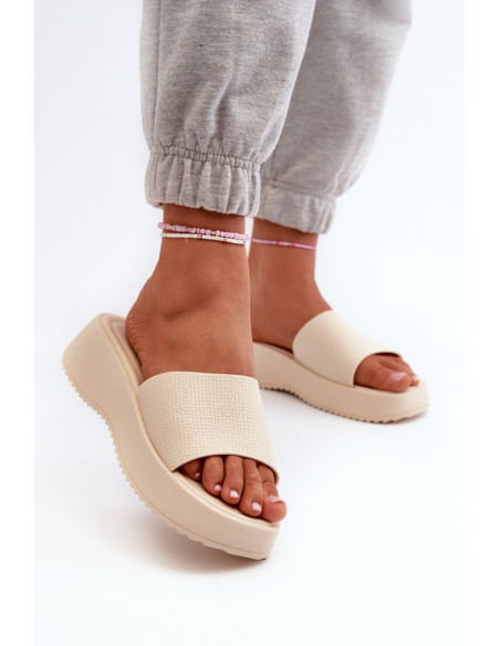 Clacquettes model 198444 Step in style