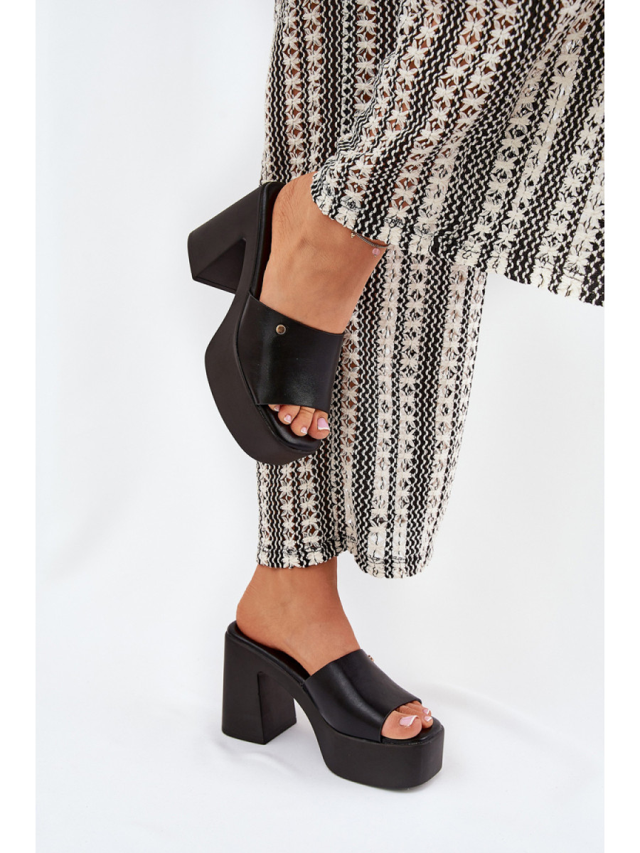 Clacquettes model 209945 Step in style