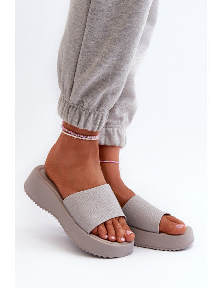Clacquettes model 198445 Step in style