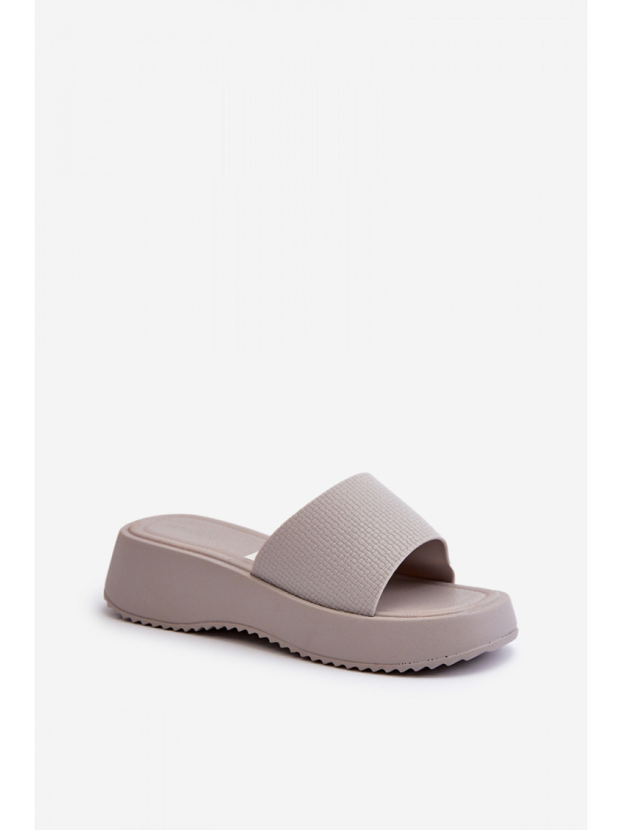 Clacquettes model 198445 Step in style