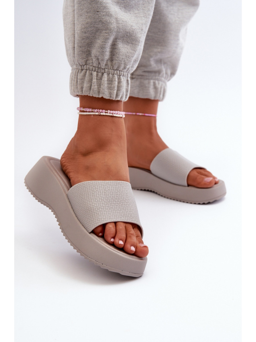 Clacquettes model 198445 Step in style