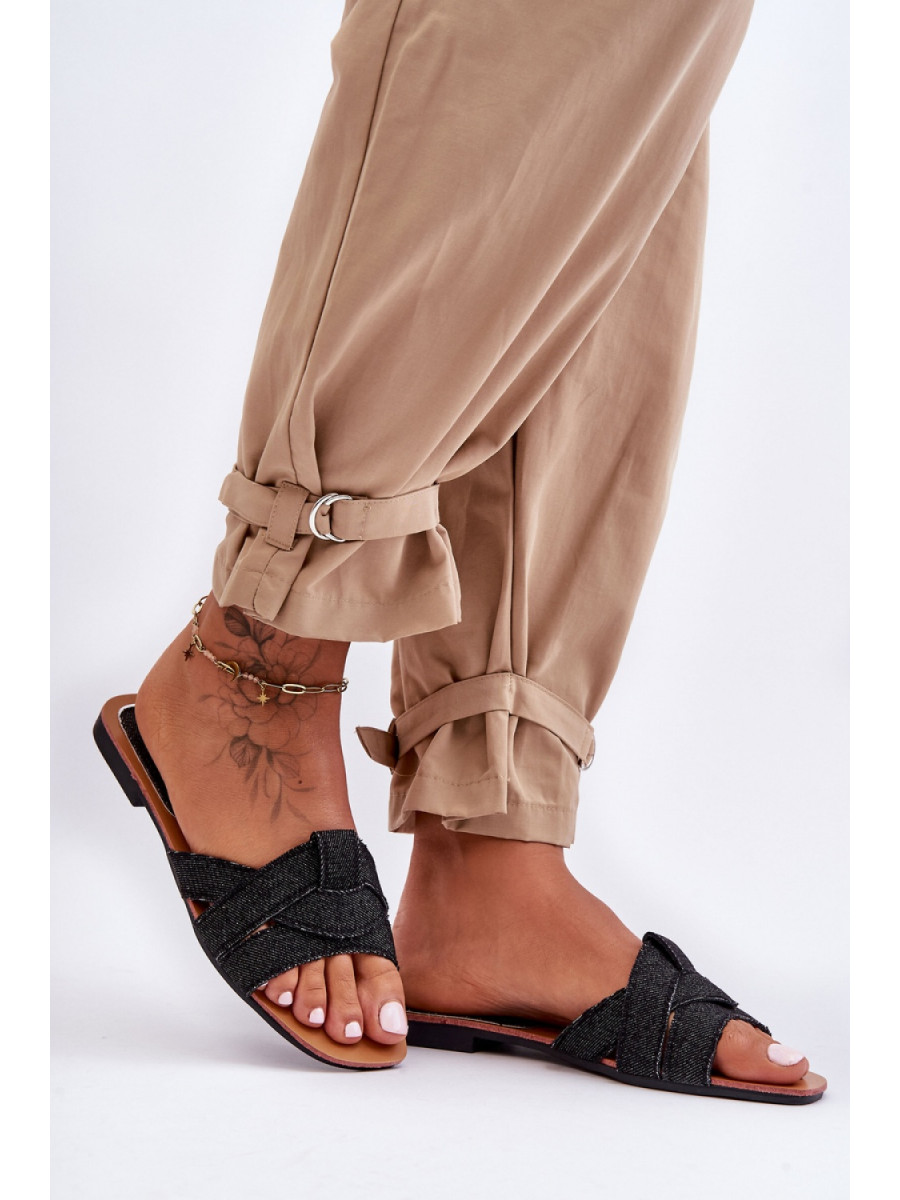 Clacquettes model 183492 Step in style