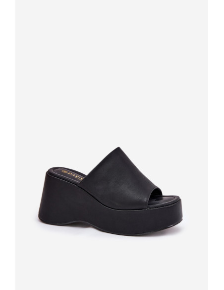 Clacquettes model 211010 Step in style