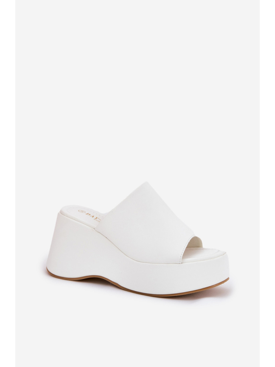 Clacquettes model 211011 Step in style