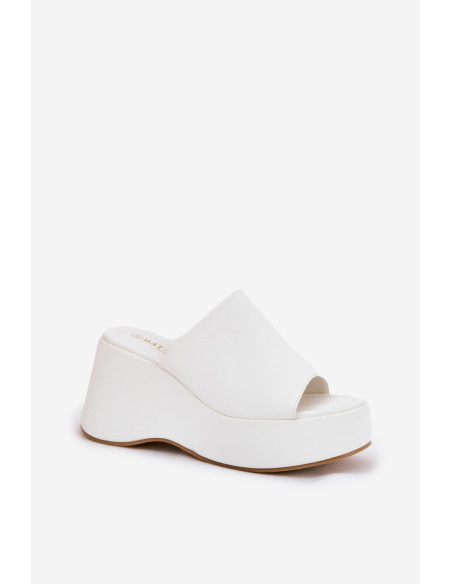 Clacquettes model 211011 Step in style