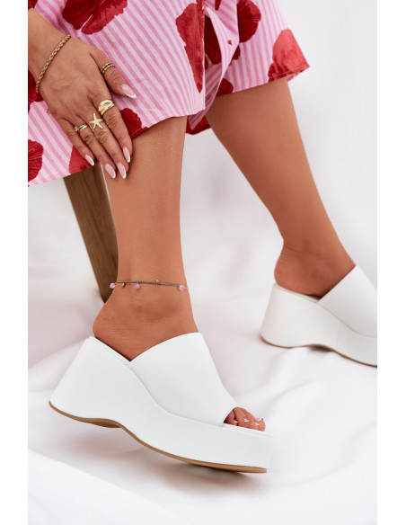 Clacquettes model 211011 Step in style