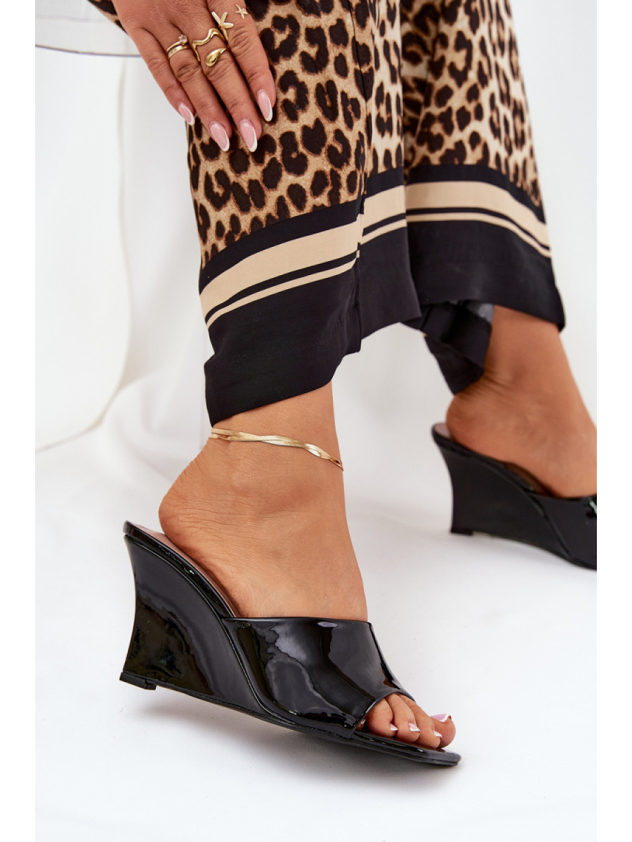 Clacquettes model 210786 Step in style