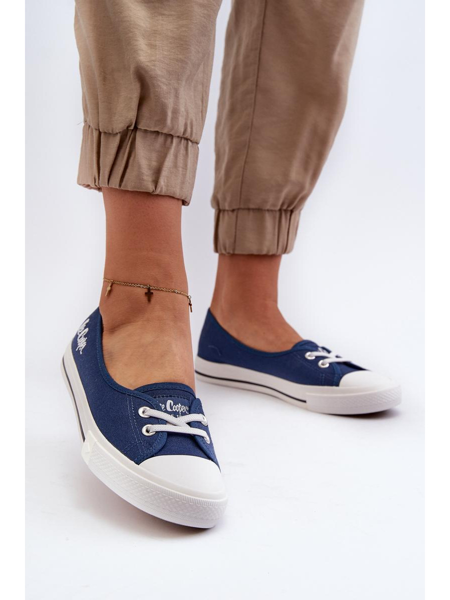 Baskets model 197886 Step in style