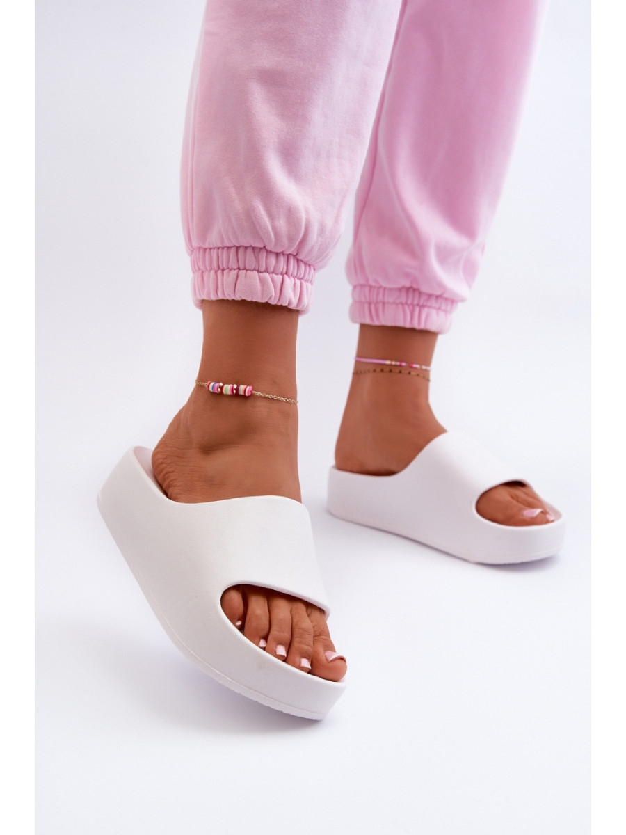 Clacquettes model 198279 Step in style