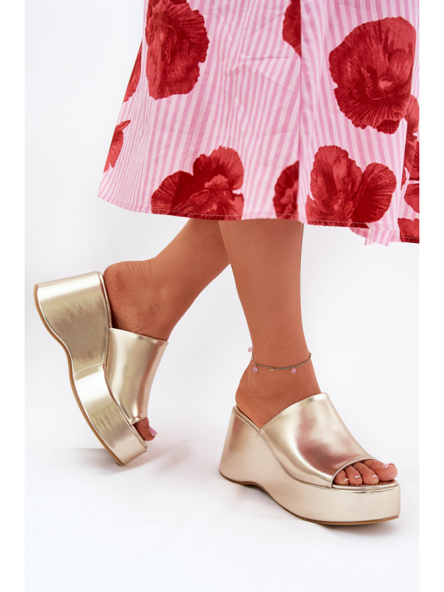 Clacquettes model 211013 Step in style