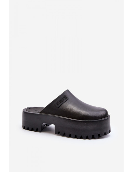 Clacquettes model 194118 Step in style