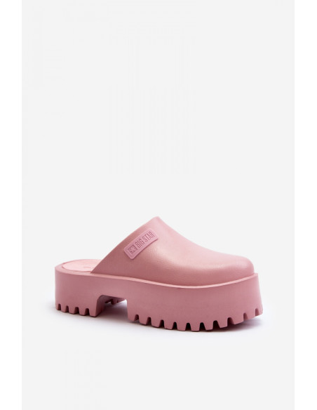 Clacquettes model 194119 Step in style