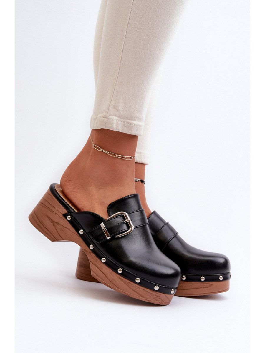 Clacquettes model 194962 Step in style