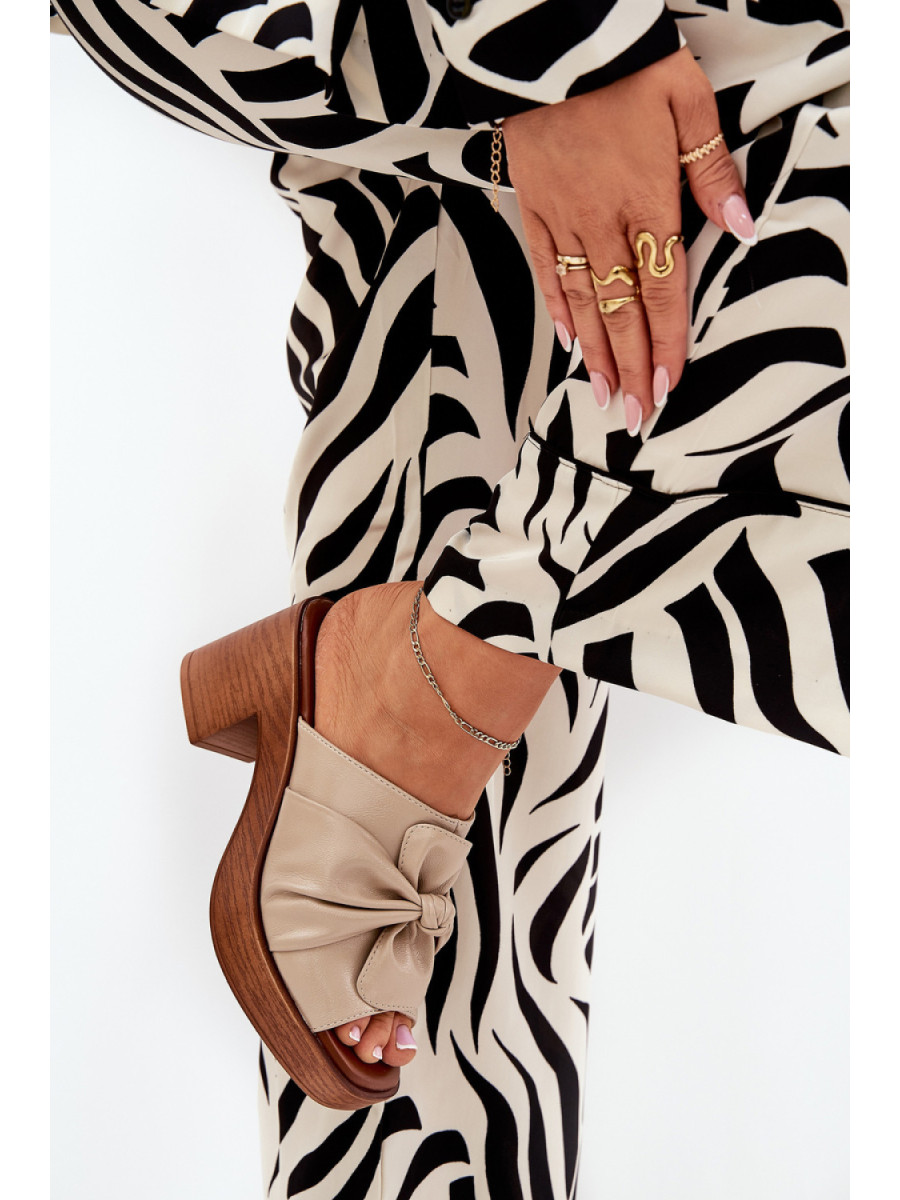 Clacquettes model 209935 Step in style