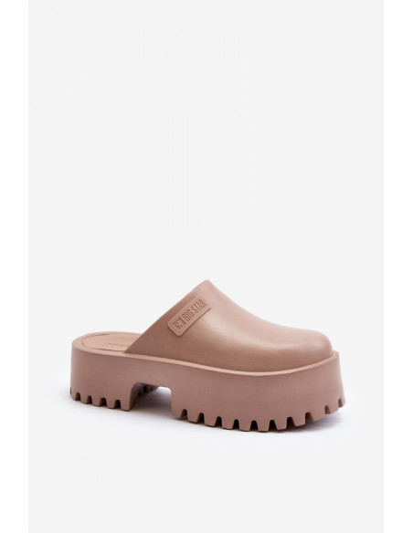 Clacquettes model 194120 Step in style