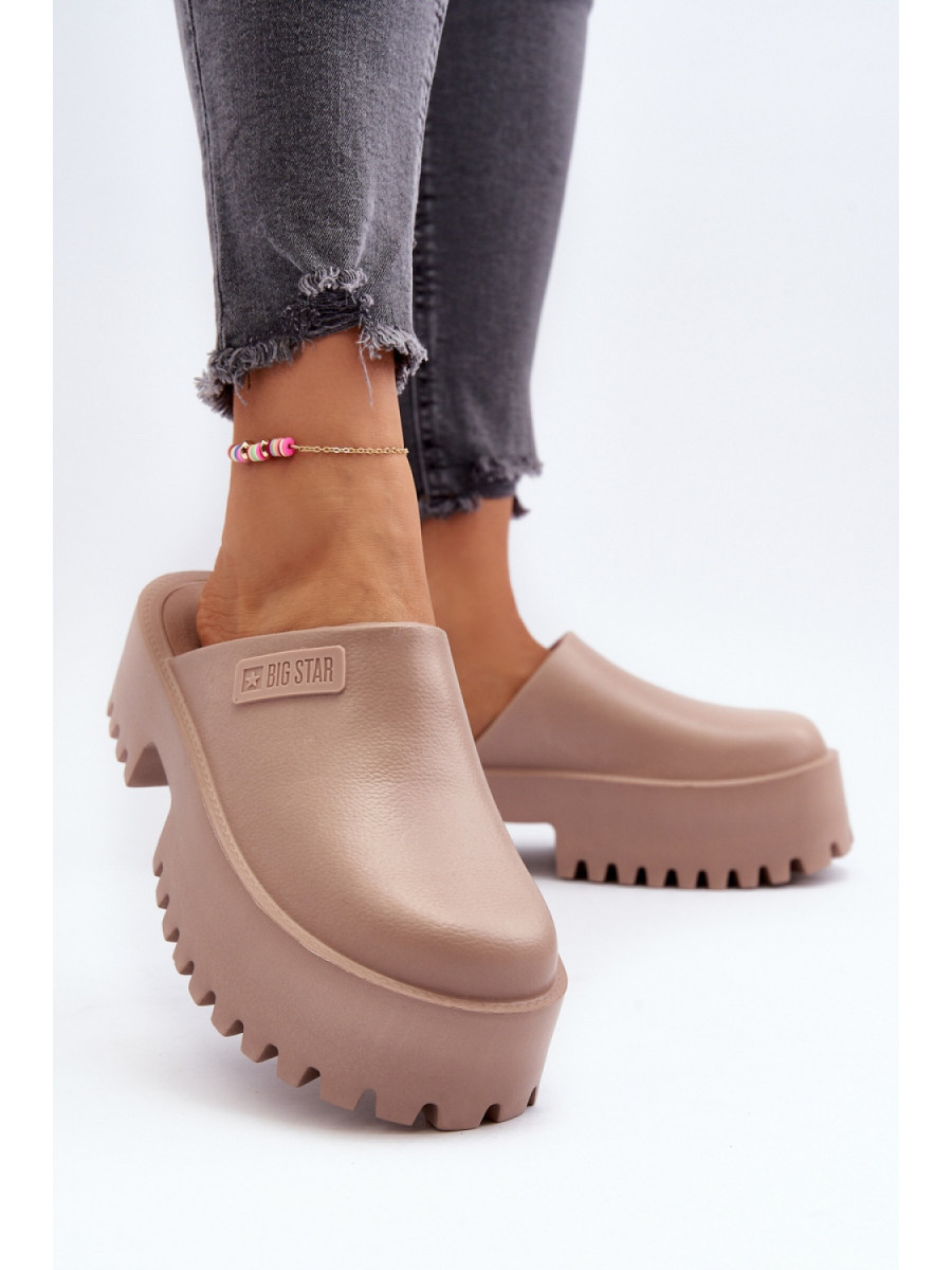 Clacquettes model 194120 Step in style