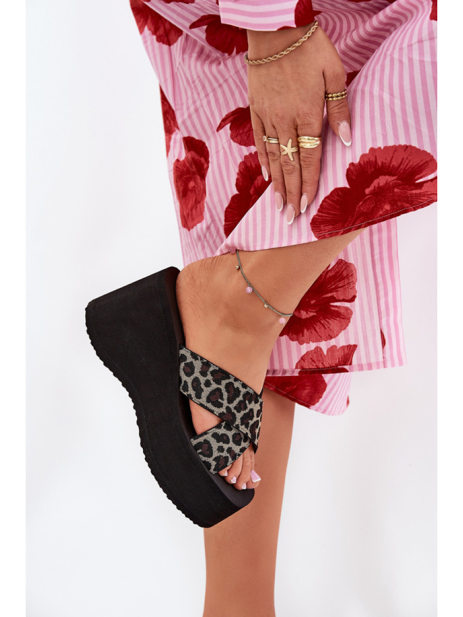 Clacquettes model 210168 Step in style