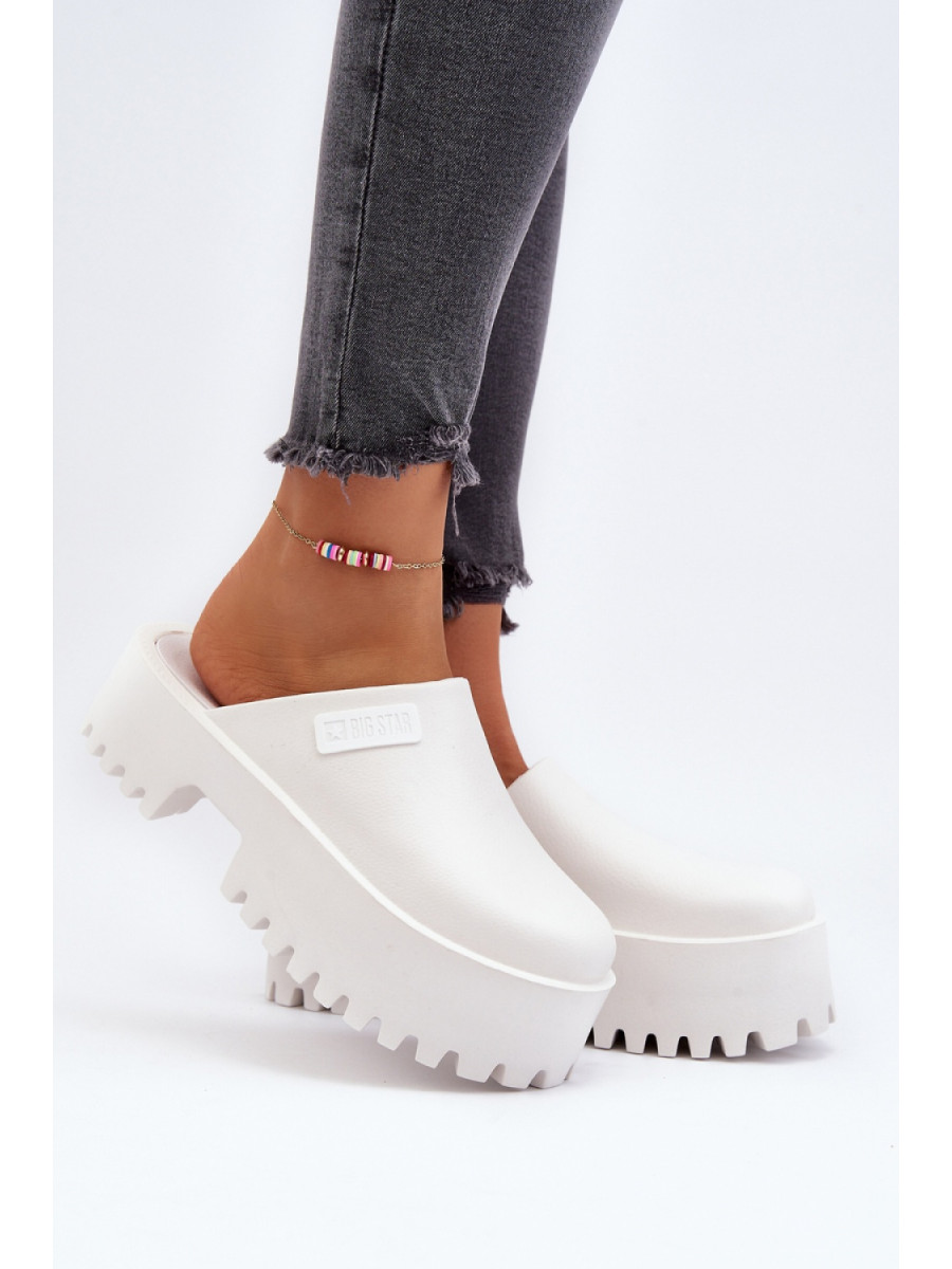 Clacquettes model 194121 Step in style