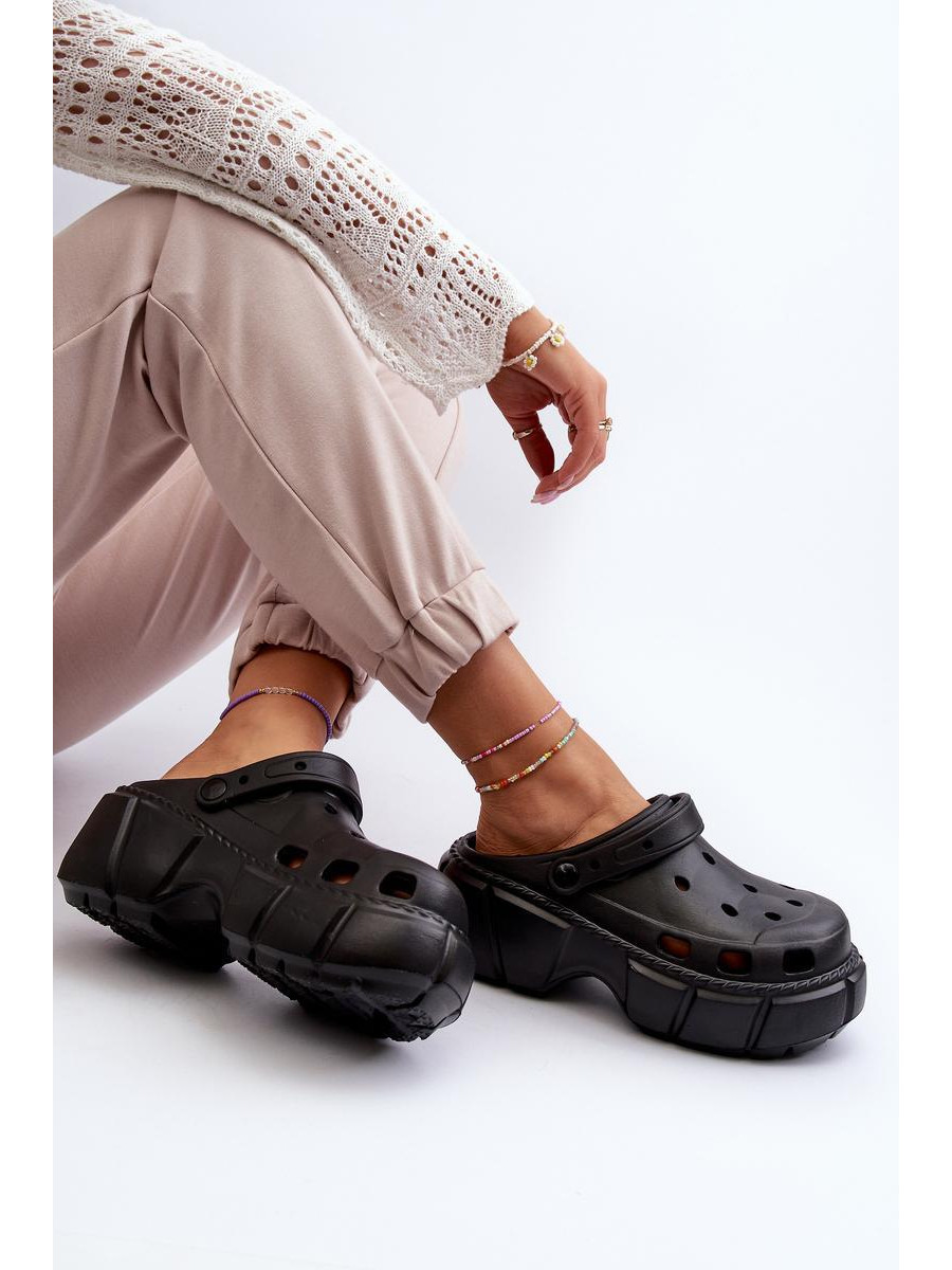 Clacquettes model 196683 Step in style