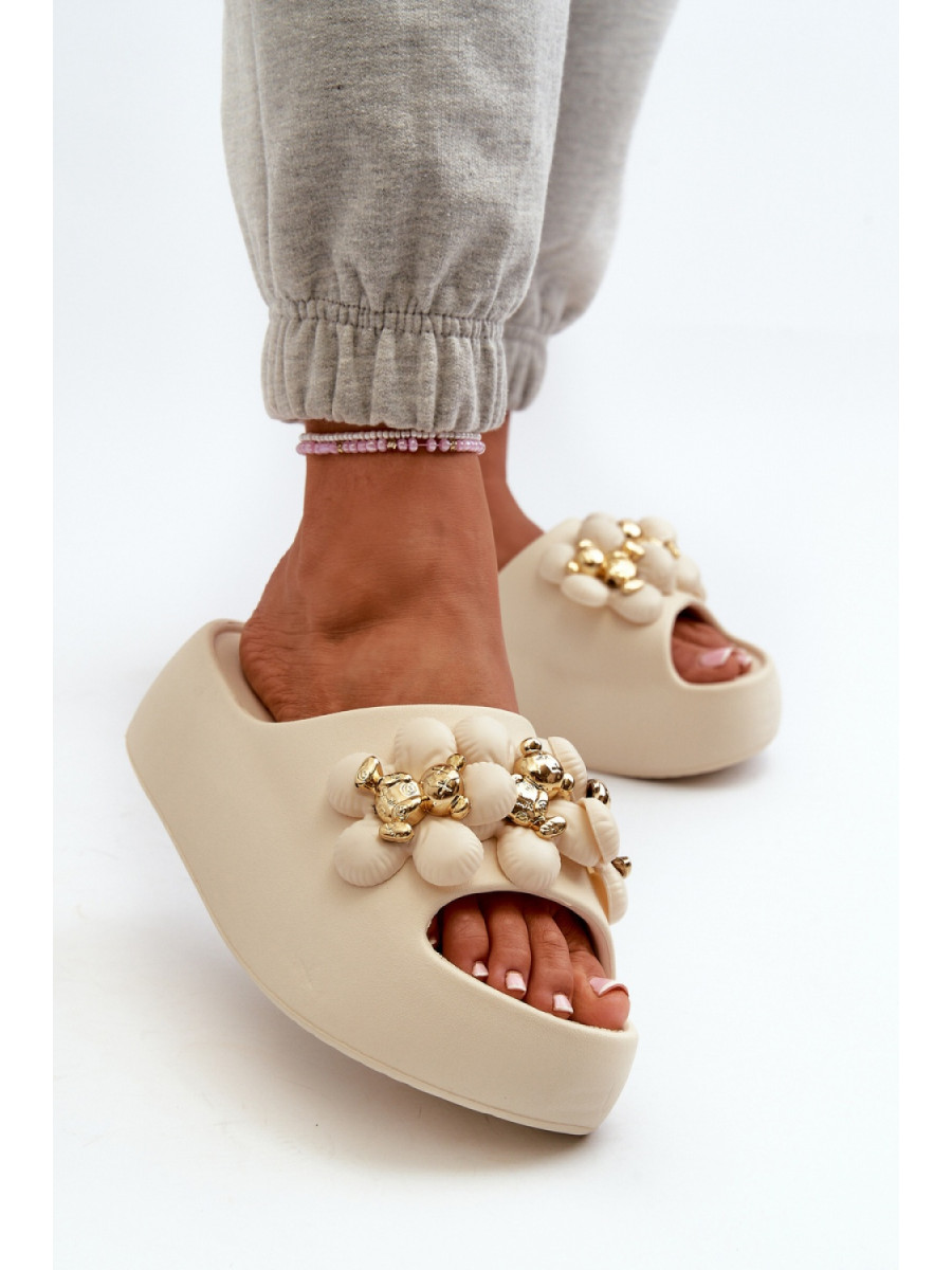 Clacquettes model 198418 Step in style