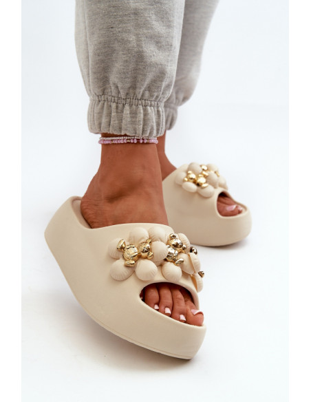 Clacquettes model 198418 Step in style