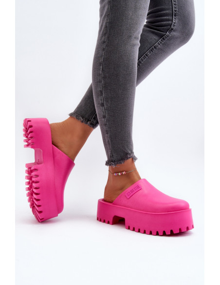 Clacquettes model 194122 Step in style