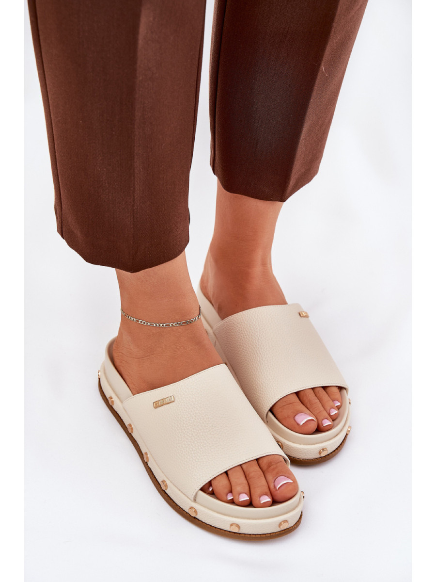 Clacquettes model 211688 Step in style