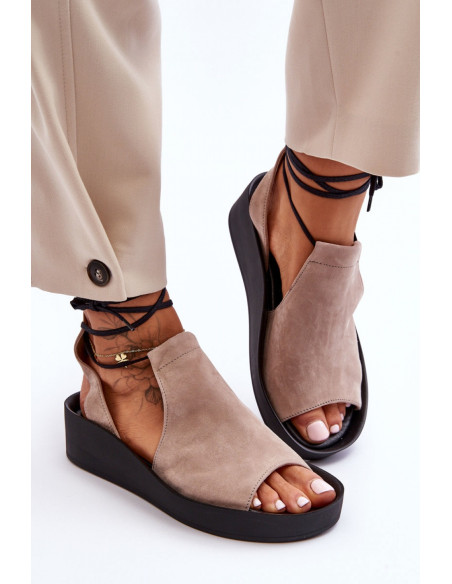 Cothurnes model 181849 Step in style