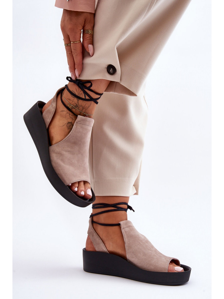 Cothurnes model 181849 Step in style