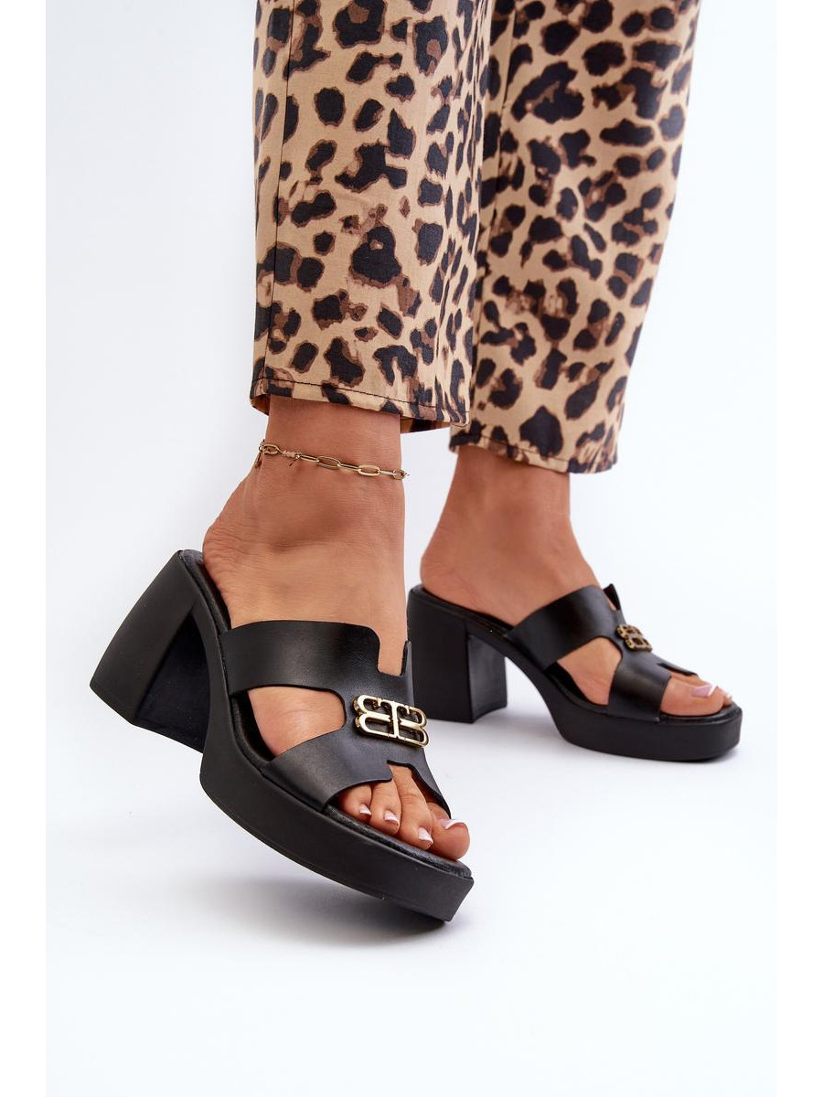 Clacquettes model 197646 Step in style