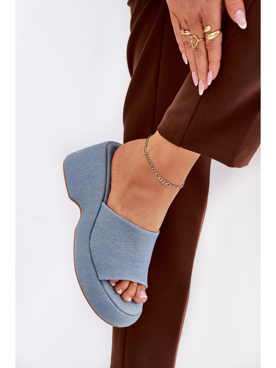 Clacquettes model 210171 Step in style