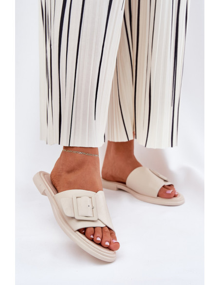Clacquettes model 211959 Step in style