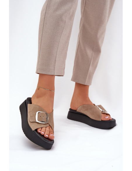 Clacquettes model 211968 Step in style