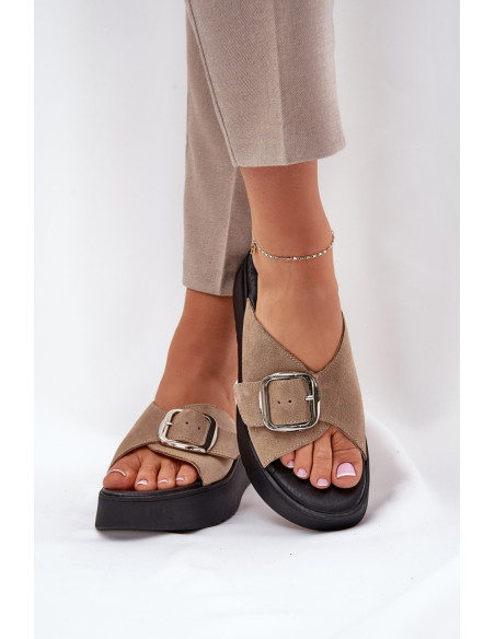 Clacquettes model 211968 Step in style