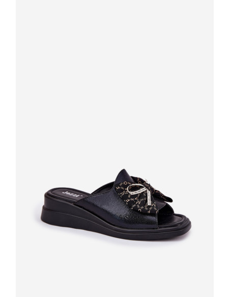 Clacquettes model 211953 Step in style