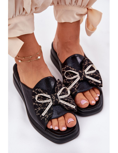 Clacquettes model 211953 Step in style