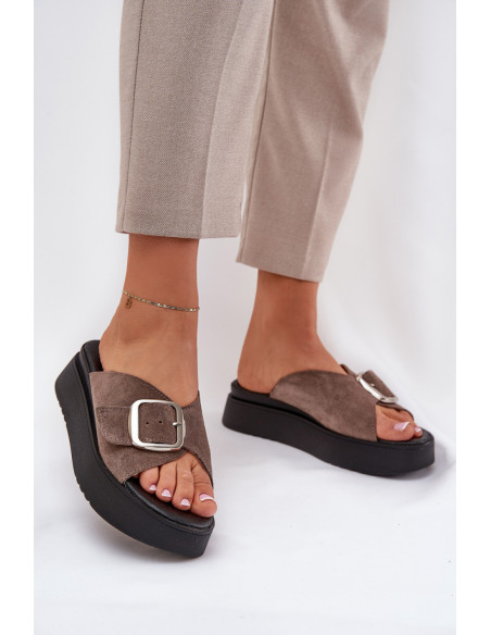 Clacquettes model 211969 Step in style
